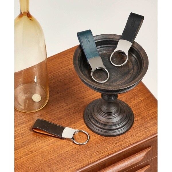 タケオキクチ（TAKEO KIKUCHI）/アンティーク調レザー キーホルダーの通販は