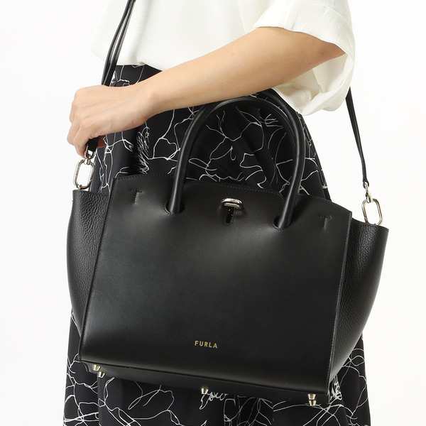 フルラ（FURLA）/FURLA GENESI M トートバッグの通販はau PAY ...