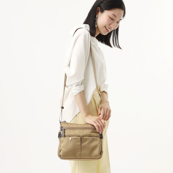 ラ バガジェリー/フロントポケット スクエアナイロンショルダー S