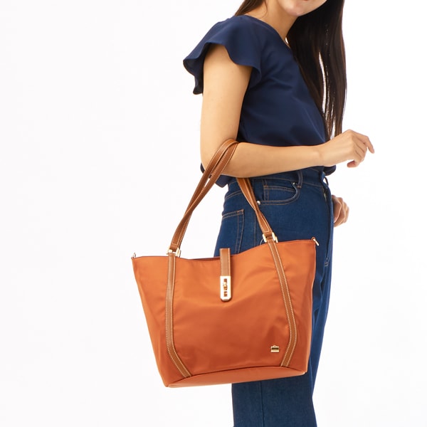 ラ バガジェリー（LA BAGAGERIE）/ひねり金具付きエレガンストート　Mサイズの通販は