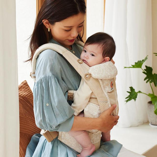 ダッドウェイ（DADWAY）/【ergobaby エルゴベビー】EBC OMNI Breeze/クリームフラワーレース