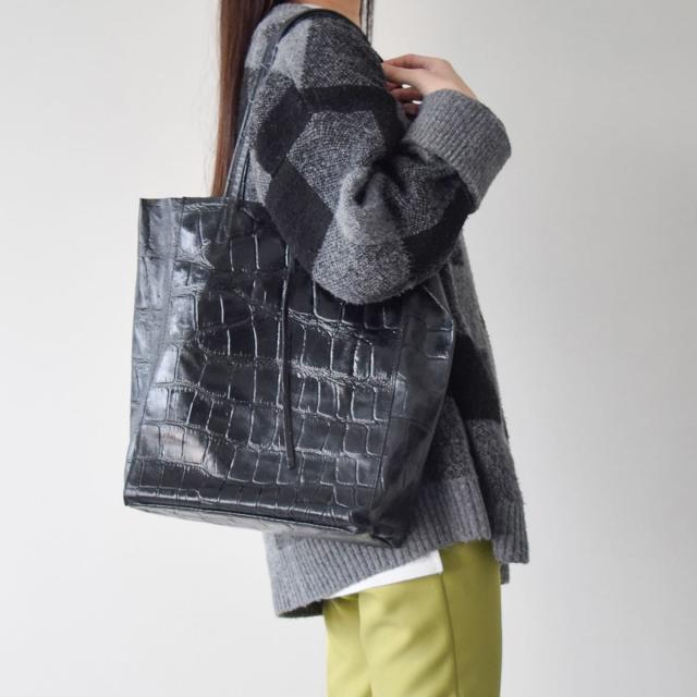 アンドレアカルドネ（Andrea Cardone）/Andrea Cardone◆ファスナー付き型押しレザートートバッグ