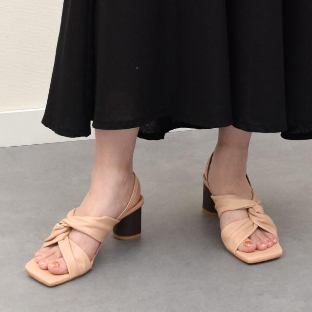 アンヘル アラルコン（ANGEL ALARCON）/ANGEL ALARCON◆5．5cmヒール◆スクエアトウクロスベルトサンダル