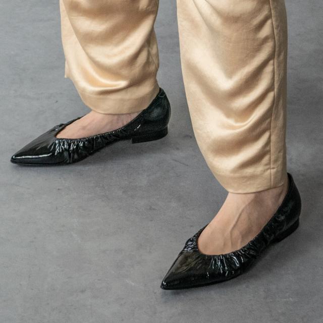 インターショシュール（INTER−CHAUSSURES）/INTER−CHAUSSURES◆1．5cmヒール◆ポインテッドトウギャザーパンプス_1