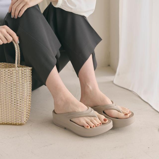 ビューティー＆ユース ユナイテッドアローズ（BEAUTY&YOUTH）/＜OOFOS＞OOmega サンダル