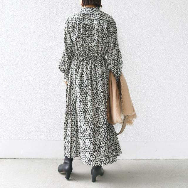 Web限定 SHIPS 花柄 バンドカラー サイド プリーツ ワンピース M