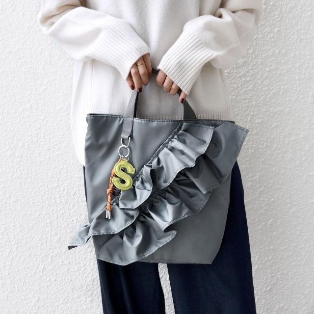 シップス（SHIPS）/【WEB限定】チャーム 付き フリル トート