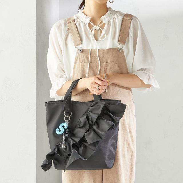 シップス（SHIPS）/【WEB限定】チャーム 付き フリル トートの通販はau