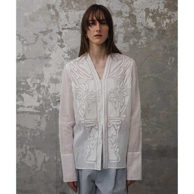 アダムエロペ（ADAM ET ROPE’）/【EMOELLE】ステッチエンブロイダリーブラウス