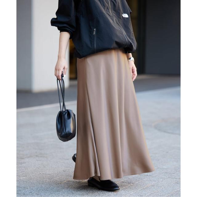 スローブ イエナ（SLOBE IENA）/《ブラックのみWEB限定/追加2予約》グロッシーサテンフレアスカート