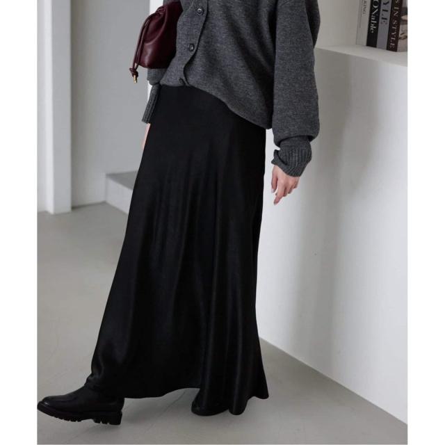 スローブ イエナ（SLOBE IENA）/《ブラックのみWEB限定/追加2予約》グロッシーサテンフレアスカート