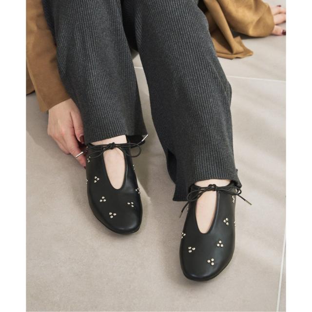 ルタロン（LE TALON）/ディープカットスタッズフラットの通販は