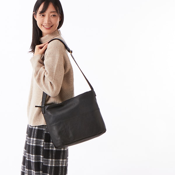 ペルケ（perche’）/ペルケ perche / ガーメントレザー・サスティナブルボディーショルダー