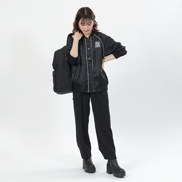 美品　MARY QUANTオールブラックシンプルロゴリュックL（ブラック） オールブラックシンプルロゴ リュックL（バックパック/リュック
