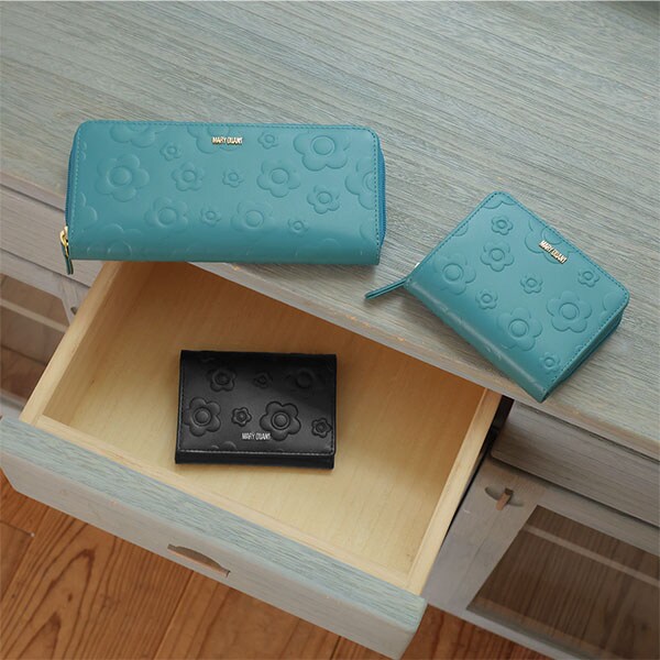 マリークワント（MARY QUANT）/デイジーエンボスフロート ウォレット