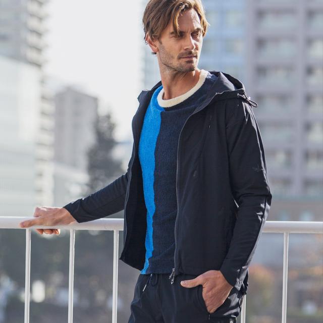 ウノピゥウノウグァーレトレ リラックス/1PIU1UGUALE3 RELAX(ウノピゥウノウグァーレトレ) アタックロゴパーカー