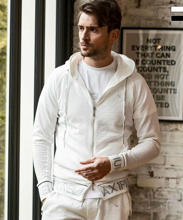 ウノピゥウノウグァーレトレ リラックス（1PIU1UGUALE3 RELAX）/1PIU1UGUALE3 RELAX 梨地ニットパーカー