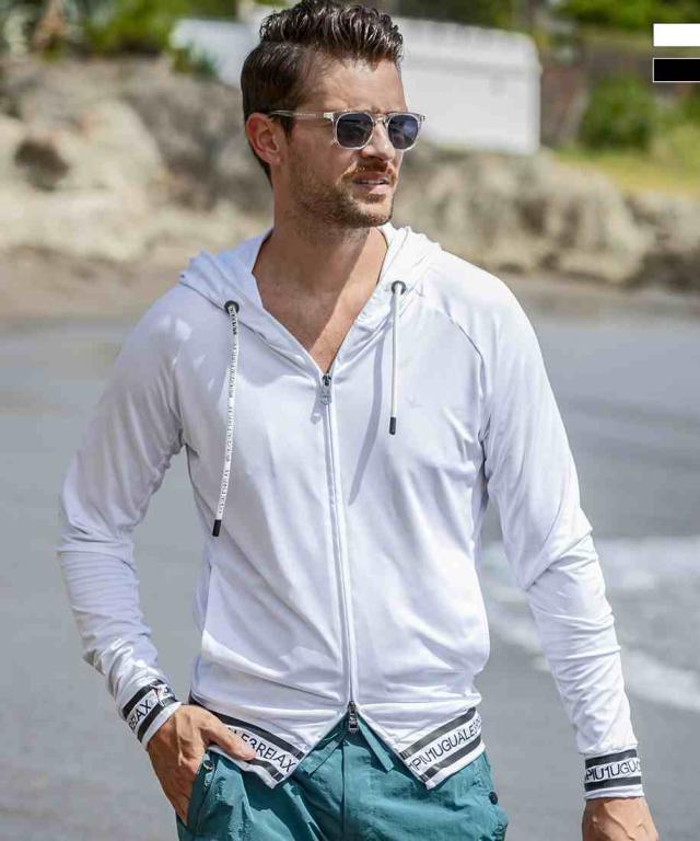 ウノピゥウノウグァーレトレ リラックス（1PIU1UGUALE3 RELAX）/1PIU1UGUALE3 RELAX ヘムロゴラッシュガードフーディー