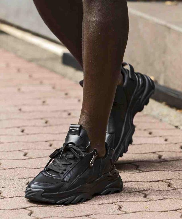 ウノピゥウノウグァーレトレ リラックス（1PIU1UGUALE3 RELAX）/1PIU1UGUALE3 RELAX オールオーバーロゴダッドスニーカー