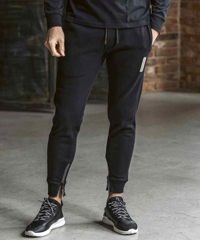 ウノピゥウノウグァーレトレ リラックス（1PIU1UGUALE3 RELAX）/1PIU1UGUALE3 RELAX シルバーロゴプレートスウェットロングパンツ