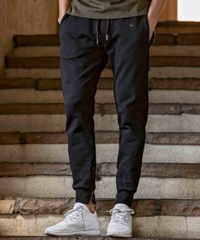 ウノピゥウノウグァーレトレ リラックス（1PIU1UGUALE3 RELAX）/1PIU1UGUALE3 RELAX レザーパッチスウェットジョガーパンツ