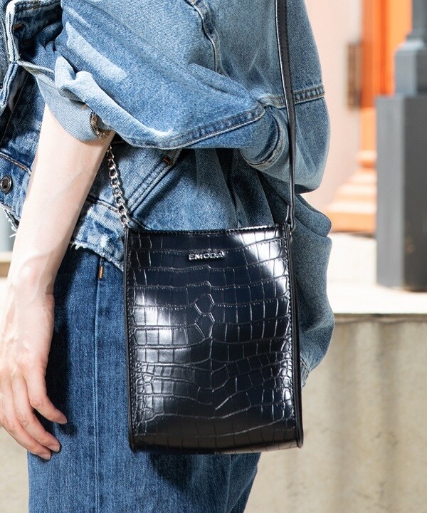 エモダ Emoda エモダ クロコダイル型押しボックスチェーンショルダーバッグの通販はau Pay マーケット Brand Square By Oioi ブランドスクエアbyマルイ