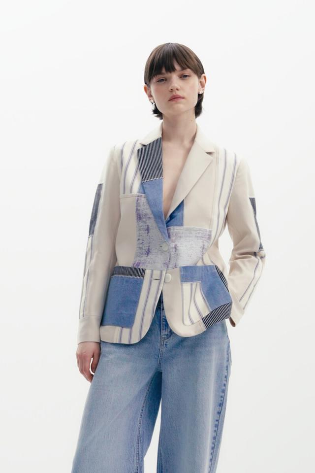 【美品】Desigual　デシグアル　テーラードジャケット　ヘリンボーン　裏地柄 美品】デシグアル Desigual テーラードジャケット 刺繍&裏地総柄