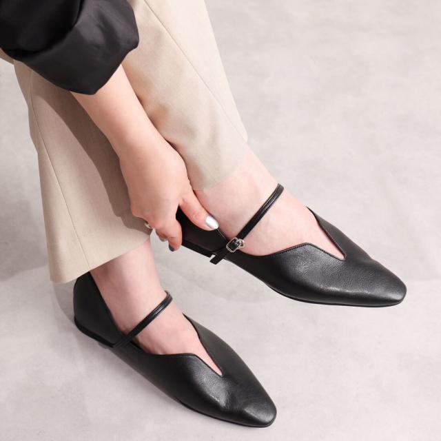 アルテミス by ダイアナ（artemis by DIANA）/【片足130g】軽量　ソフトVカットストラップフラットシューズの通販は 7,629円