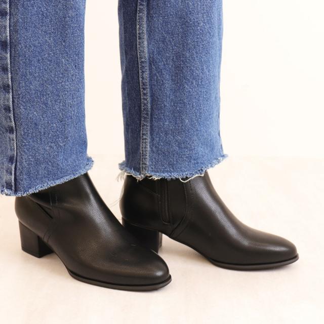 アルテミス by ダイアナ（artemis by DIANA）/ラウンドトゥ　ベルトデザインショートブーツ