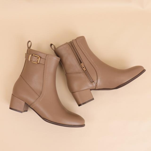 アルテミス by ダイアナ（artemis by DIANA）/ラウンドトゥ　ベルトデザインショートブーツ