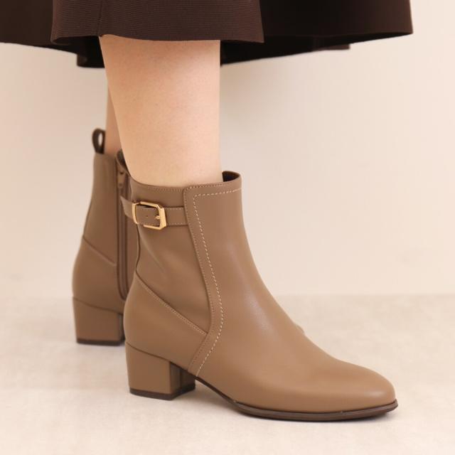 アルテミス by ダイアナ（artemis by DIANA）/ラウンドトゥ　ベルトデザインショートブーツ