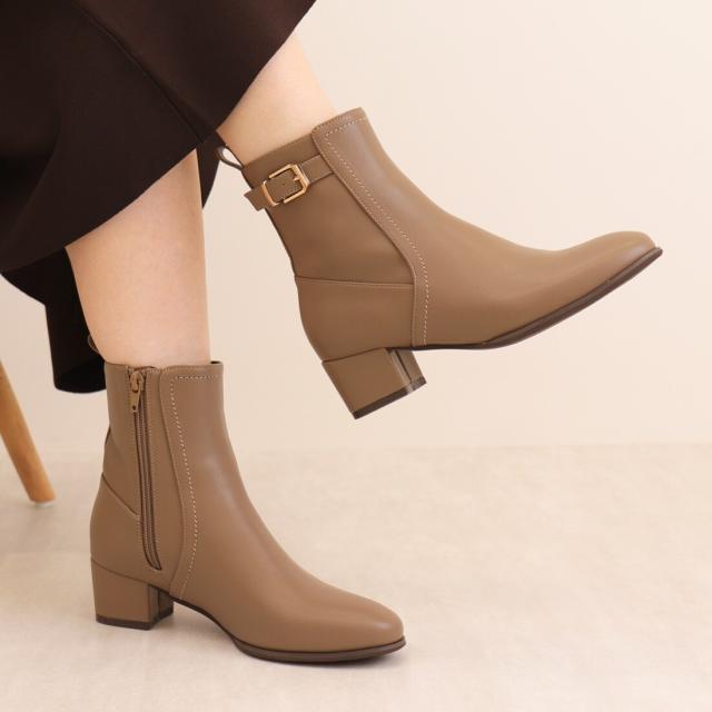 アルテミス by ダイアナ（artemis by DIANA）/ラウンドトゥ　ベルトデザインショートブーツ