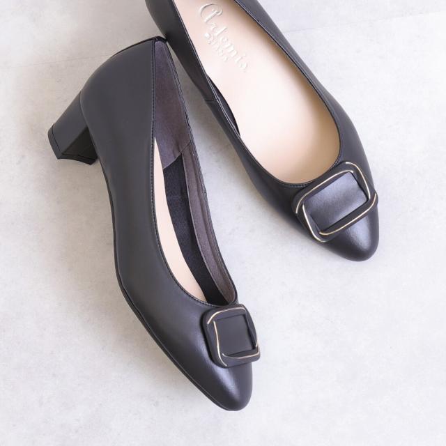 【NEW】アルテミス by ダイアナ（artemis by DIANA）/【26春夏新作】バックル付きソフトラウンドトゥパンプス