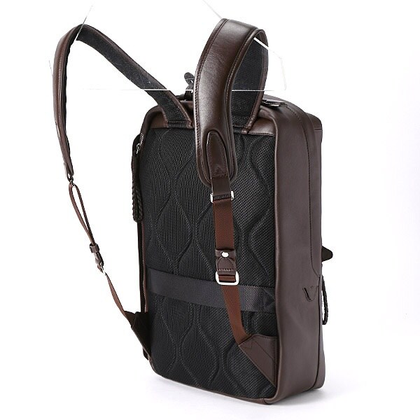 ピー・アイ・ディー（PID）/PID 撥水レザー スクエアリュック PID