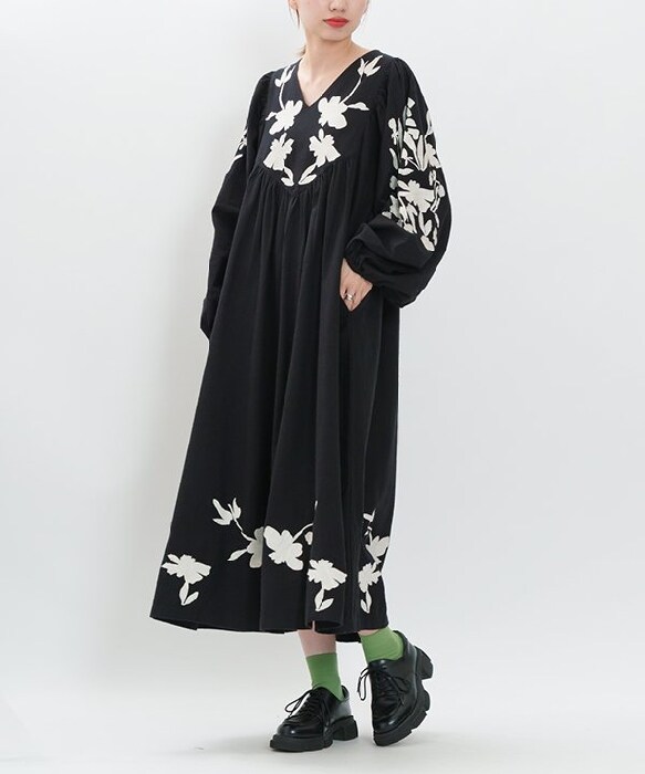 アズノゥアズドゥバズ（as know as de base）/力強く咲く花々の刺繍ＯＰ