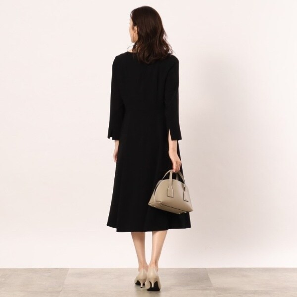 【メク】UNTITLED トリアセエアクロスワンピース ２(M)サイズ アンタイトル（UNTITLED）/トリアセエアクロスワンピースの通販はau