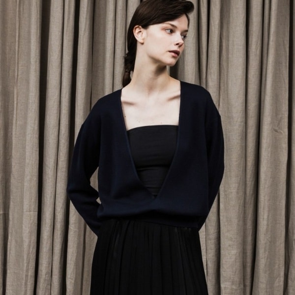 アンタイトル（UNTITLED）/ミレニアムウールVネックニット