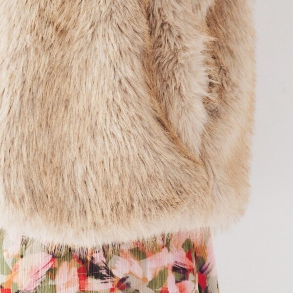 アンタイトル（UNTITLED）/【トレンドモード】フェイクファーベストの