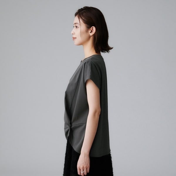 アンタイトル（UNTITLED）/【洗えるTシャツ】ツイストプルオーバー_17