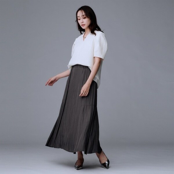 アンタイトル（UNTITLED）/【秋冬兼用／1枚で着映え】ソフト裾フレア