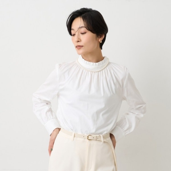 アンタイトル（UNTITLED）/【コットン100洗える】シャーリングフリルネックブラウス_1