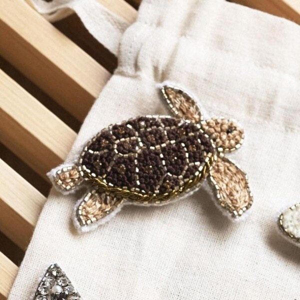 アンタイトル（UNTITLED）/【CITRUS】ビーズブローチ TURTLE