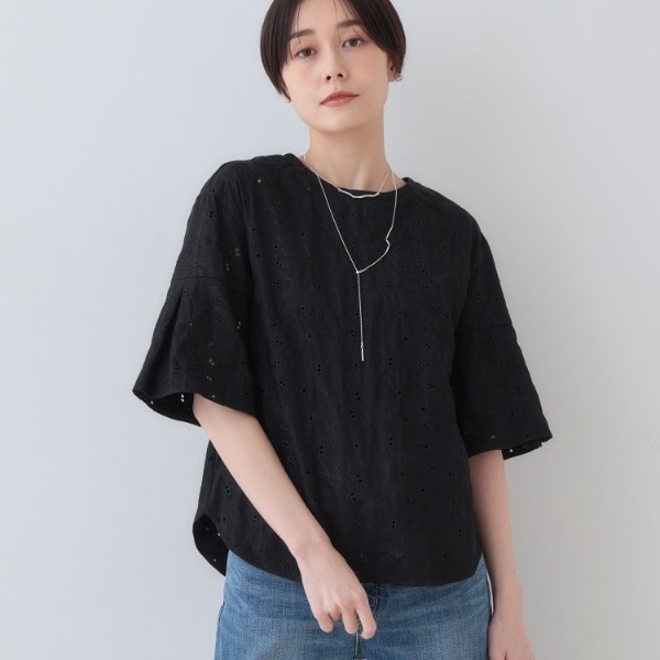 インディヴィ（INDIVI）/【洗える】フラワーカット刺繍フレアスリーブブラウス