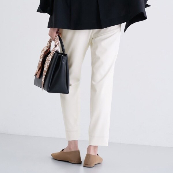 INDIVI - INDIVI インディヴィ ウエストゴムタックテーパードパンツの通販 by T's shop｜インディヴィならラクマ 【お値下げ】インディヴィ ウエストゴムタックテーパードパンツ