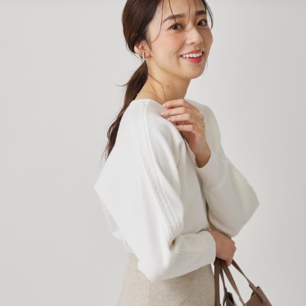 クード シャンス（COUP DE CHANCE）/【手洗い可】ケーブルとビーズの袖デザインニットトップス