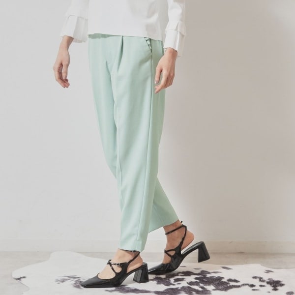 スーナウーナ（SunaUna）/【ポケットフリル／大人フェミニン】テーパードパンツ