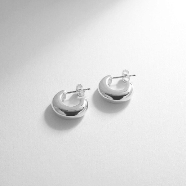ココシュニック（COCOSHNIK）/シルバー オーバル フープピアスの通販は 23,100円