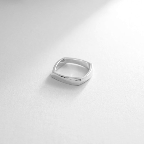 ココシュニック（COCOSHNIK）/シルバー シフトスクエア リングの通販は