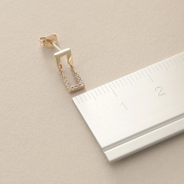 COCOSHNIK スウィングフレームスタッドピアス K18ダイヤモンド スクエアフレーム スタッドピアス （ピアス