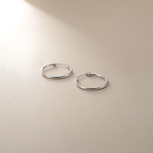 ココシュニック（COCOSHNIK）/プラチナ中空丸線フープピアス小の通販は 44,880円